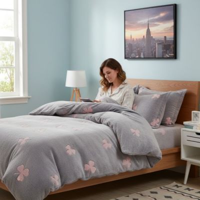 femme dans lit avec housse de couette gris 140x200