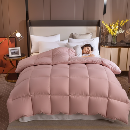 femme qui dort avec une couette rose